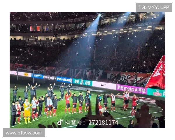 成都蓉城球迷刷新中超历史上座纪录展现热情与力量 成都蓉城球迷刷新中超历史上座纪录展现热情与力量